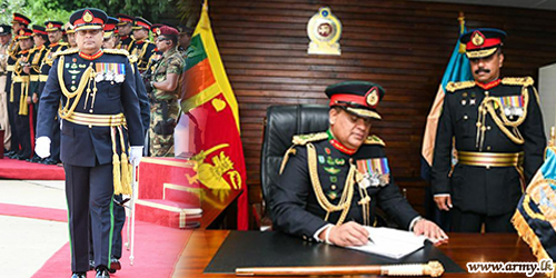 Commander amid Military Honours Takes Command in the Office of the CDS