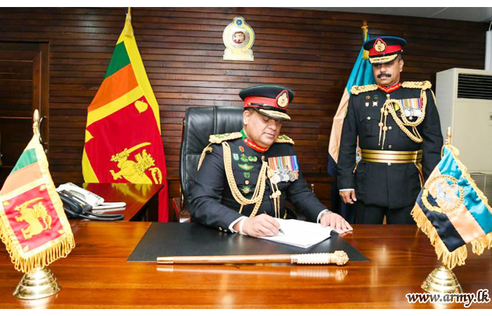 Commander amid Military Honours Takes Command in the Office of the CDS