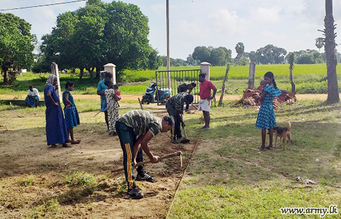1 SLSR Troops Carry Out Community Project 