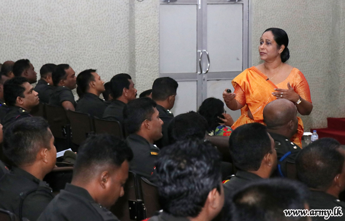Jaffna Army Personnel Listen to Lecture
