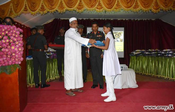 110 Mannar Muslim Students Get School Accessories Thru 543 Brigade  