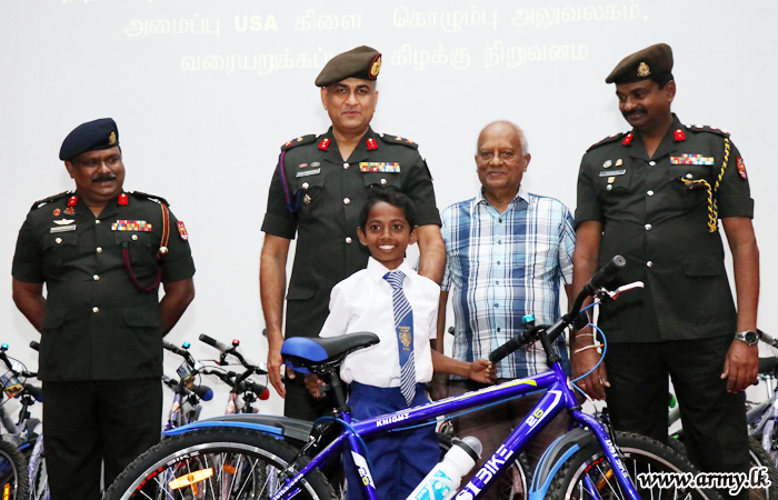 இராணுவத்தினரது உதவியுடன் யாழ் மாணவர்களுக்கு துவிச்சக்கர வண்டிகள் வழங்கி வைப்பு
