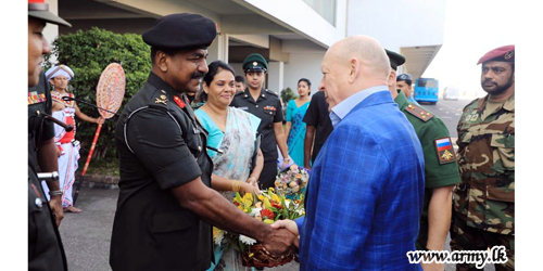 Warm Reception at Airport Welcomes Russian Commander-in-Chief of Land Forces