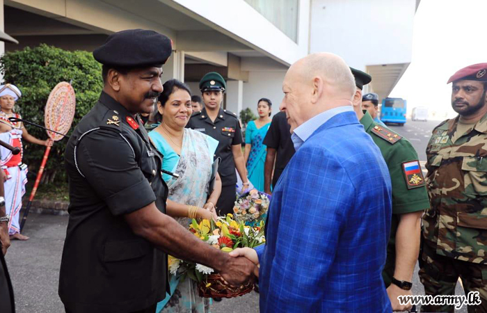 Warm Reception at Airport Welcomes Russian Commander-in-Chief of Land Forces