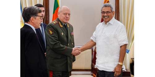 Russia's Army Chief Pays Courtesy Call on HE the President at Presidential Secretariat