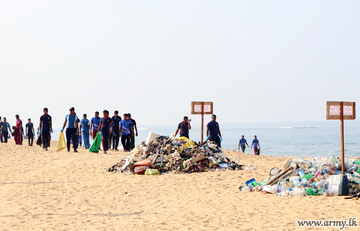 மேற்கு பாதுகாப்பு படையினரால் கல்கிஸ்ஸ கடலோர பகுதிகளில் சிரமதான பணிகள்