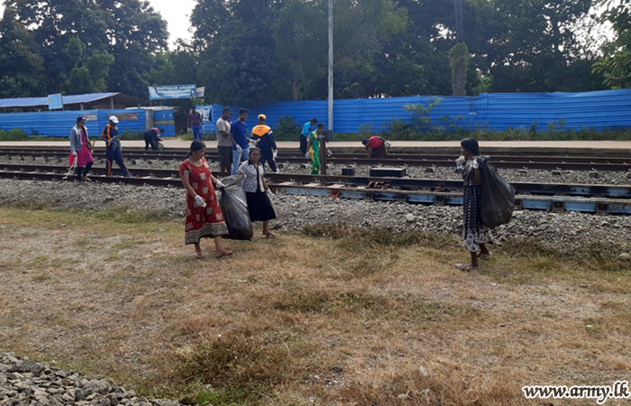 571 Brigade Troops with Garment Factory Staff Clean Kilinochchi Railway Station