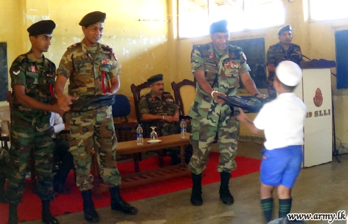 19 SLLI Troops Coordinate Distribution of School Bags Among Nachchikuda Students