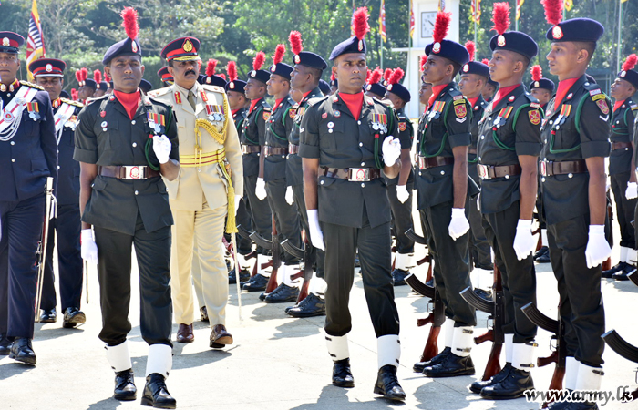 Major General Deshapriya Gunawardena Welcomed at His Mother Regiment