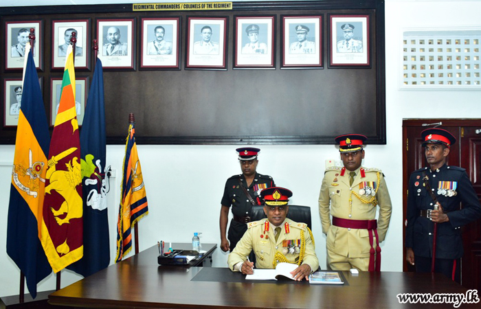 இலேசாயுத காலாட் படையணியின் புதிய  படைத் தளபதி பதவியேற்பு