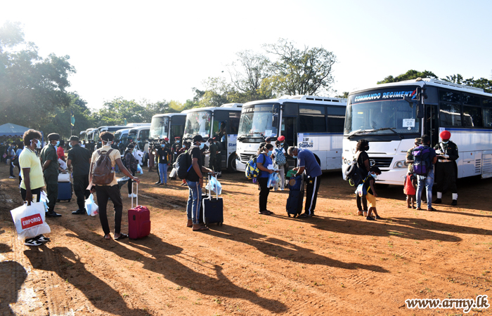 More Returnees from Punani, Kandakadu, Meeyankulam & Pampeimadu QCs Leave for Home