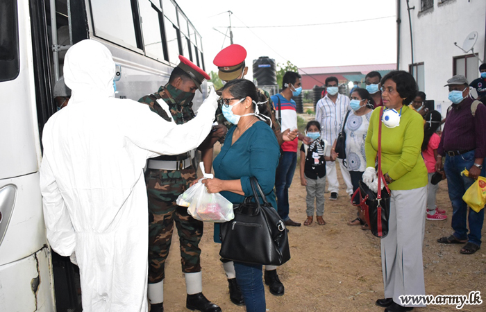 පූනානි සහ ගල්කන්ද නිරෝධායන මධ්‍යස්ථානවලින් නිරෝධායනයට ලක් වූ 77 දෙනෙකුගෙන් යුත් තවත් කණ්ඩායමක් සිය නිවෙස් බලා පිටත් වෙති