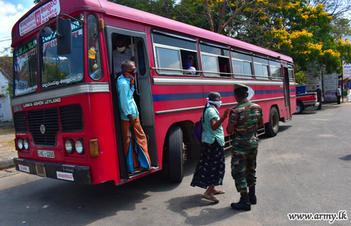 ජ්‍යෙෂ්ඨ පුරවැසියන්ට හිමි මාසික විශ්‍රාම වැටුප් ලබා ගැනීමට අවශ්‍ය පහසුකම් යුද්ධ හමුදා සාමාජිකයින් විසින් සපයති