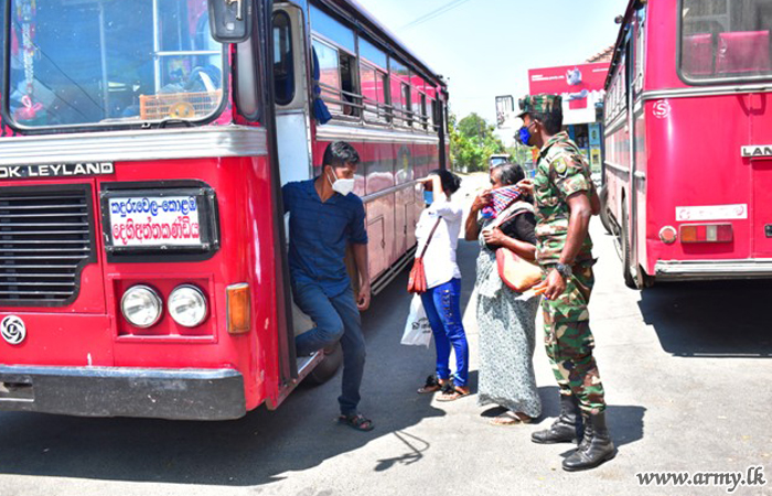 දෙවන දිනටත් ජ්‍යෙෂ්ඨ පුරවැසියන්ට හිමි මාසික විශ්‍රාම වැටුප් ලබා ගැනීමට අවශ්‍ය පහසුකම් යුද්ධ හමුදා සාමාජිකයින් විසින් සපයති