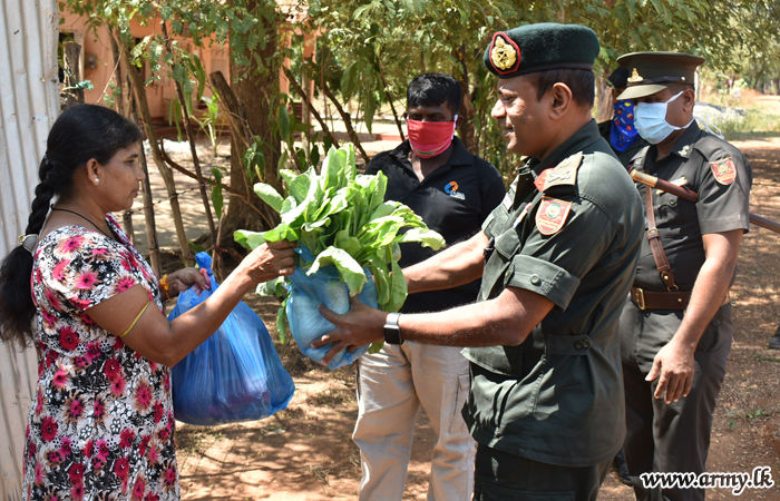 இராணுவத்தினரால் வாழ்வாதாரத்தில் பின் தங்கிய குடும்பத்தினருக்கு உதவிகள்