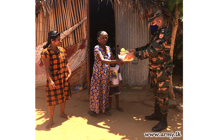 Sandilipay & Tellippalai Deserving Families Given Army Relief Packs