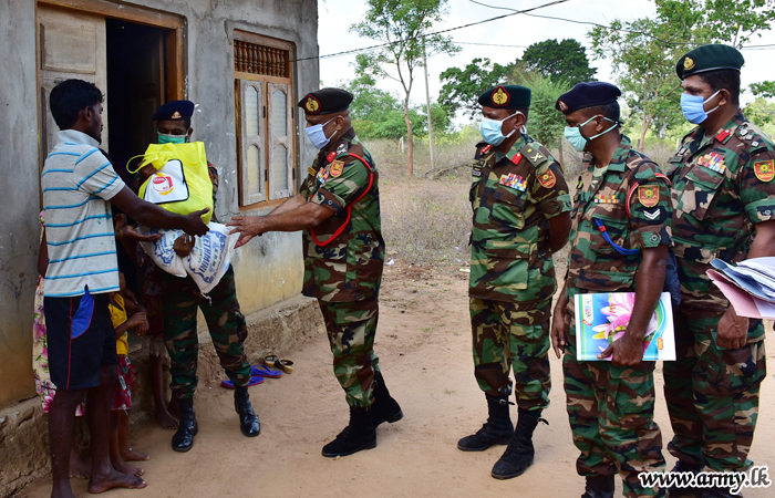 Army Initiative Makes Same Sponsors Distribute More Relief Packs among Needy in Kilinochchi 