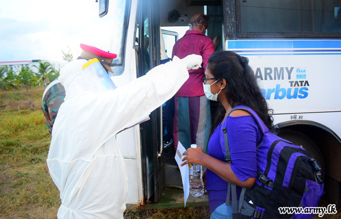 පූනානී නිරෝධායන මධ්‍යස්ථානය වෙතින් නිරෝධානය වූ තවත් 49 දෙනෙකුගෙන් සමන්විත කණ්ඩායමක් සිය නිවෙස් කරා පිටත් වෙති