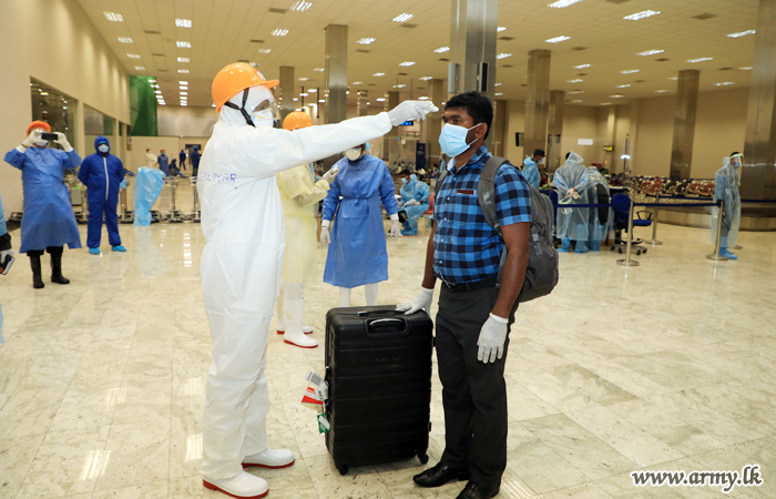 பாகிஸ்தானிலிருந்து வருகை தந்த முப்படையினர் தனிமைப்படுத்தப்பட்ட மையங்களில்