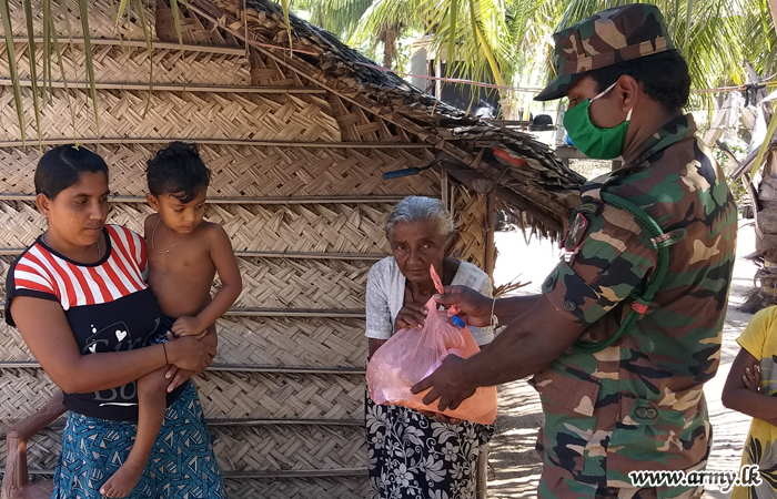 143 Brigade Troops Join Free Distribution of Dry Rations