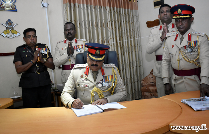 66 Division New GOC Takes Over Duties
