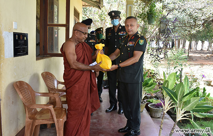 Now, Troops with 'Manusath Derana' Give Away Dry Ration Packs in 622 & 623 Brigade Areas