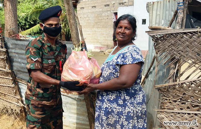 இராணுவத்தினரால் பூனேரினில் மேற்கொள்ளப்பட்ட அறுவடைகள் 100குடும்பங்களுக்கு வழங்கல்