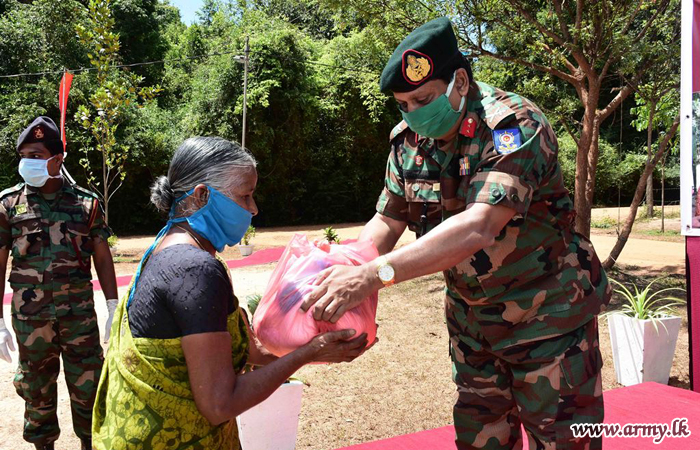 682 & 683 Brigades Troops on Vesak Day Distribute Cooked Meals & Dry Ration Packs among Needy Families  