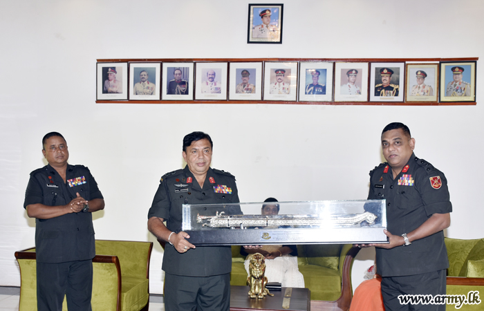 Retiring Major General Manoj Mudannayake Given Farewell at SLSR RHQ