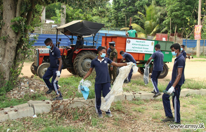 SLLI Troops Clean Town to Stem any Outbreak of Dengue Epidemic