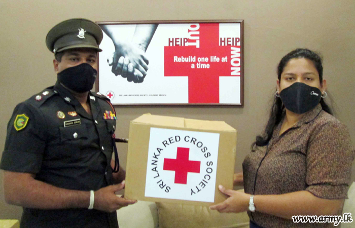 செஞ்சிலுவை சங்கம் இராணுவத்திற்கு மேலும் 100 சுய பாதுகாப்பு அங்கிகள் அன்பளிப்பு 