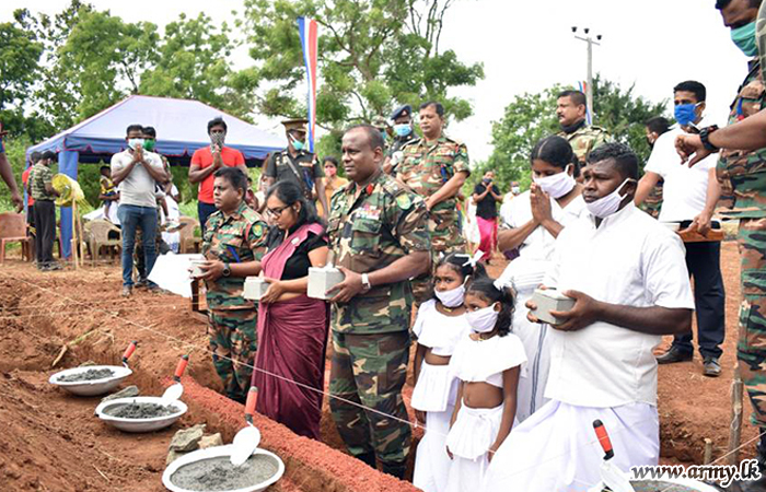 212  ஆவது படைப் பிரிவினரால் ஆதரவற்ற தந்தைக்கு வீடு 