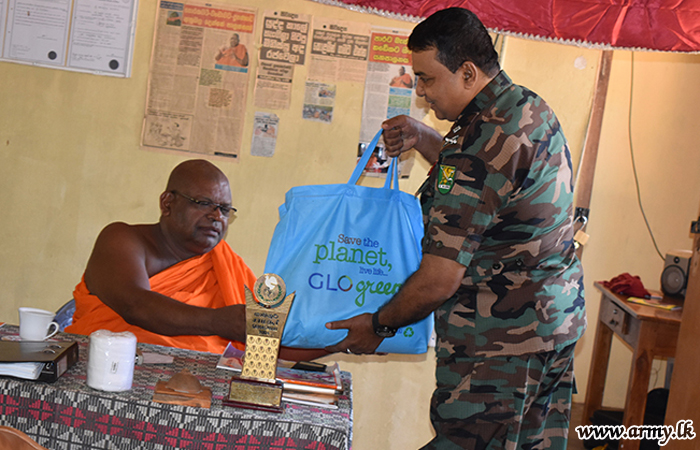 Troops Distribute Essential Foods among Low-income Families in Kondaichchi