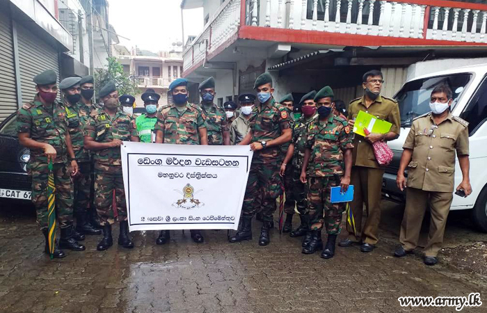 பொது சுகாதார பரிசோதகர்களுடன் இணைந்து படையினரால் 'டெங்கு' விழிப்புணர்வு நிகழ்வு  