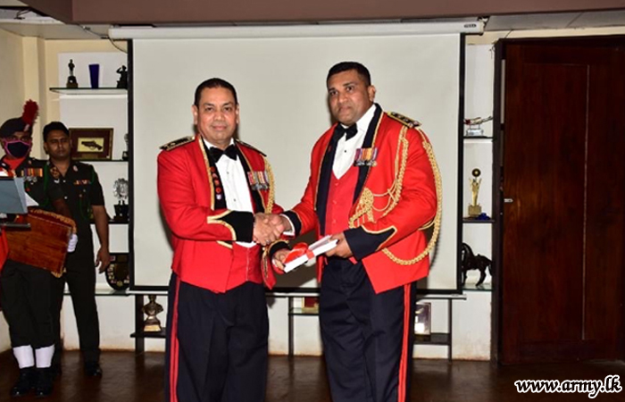 ‘Admin in the Field’ Presented to Colonel of the Regiment  