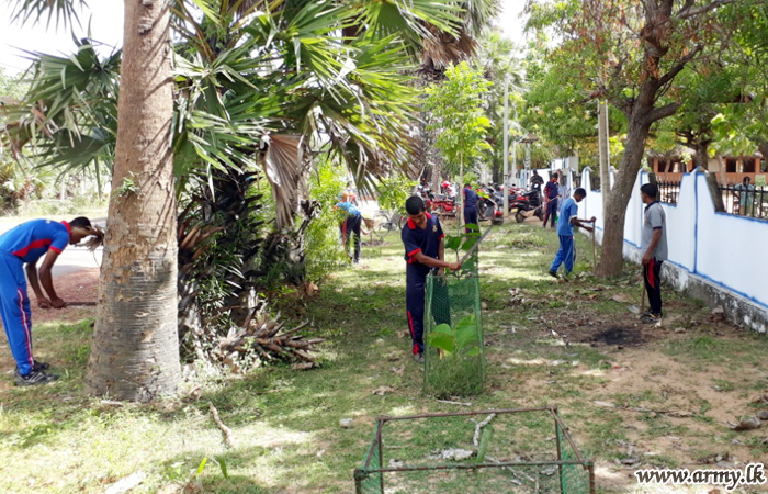 652 Brigade Troops Clean Akkarayanakulam School Premises