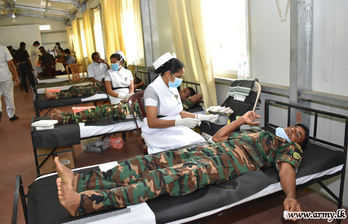 11 Div Troops Offer Blood for Patients in Kandy