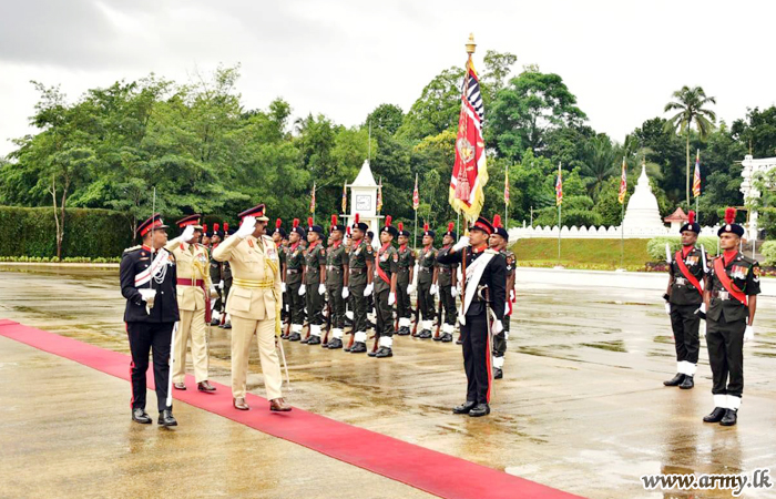 GW Regimental HQ Felicitates Retiring Major General Deshapriya Gunawardana