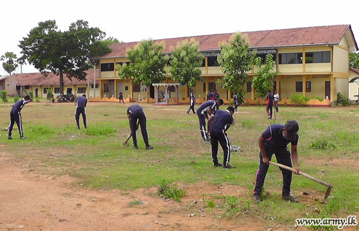 17 (V) SLLI & 20 (V) VIR Troops Clean & Disinfect Kilinochchi Schools  