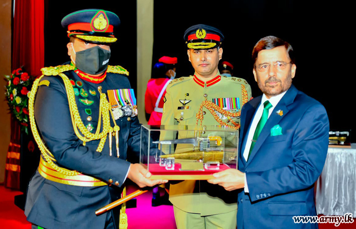 குவெட்டா பாகிஸ்தான் பதவிநிலை கல்லூரியின் நூற்றாண்டு விழாவில் விருது வழங்கள்