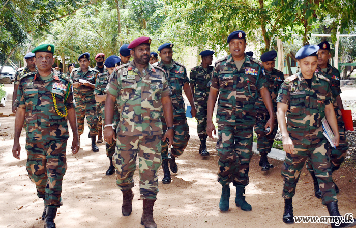 68 Division’s GOC Makes Formal Visits