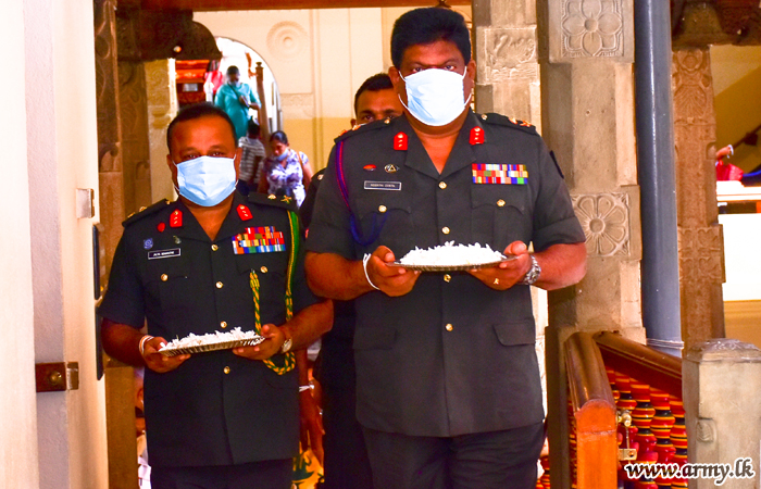 Central Commander Receives Blessings