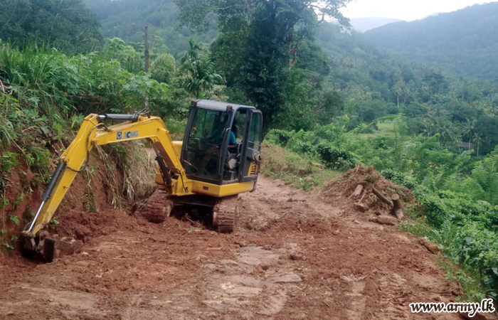 Army Engineer Troops Begin Development Work along Kolawenigama - Lankagama Road