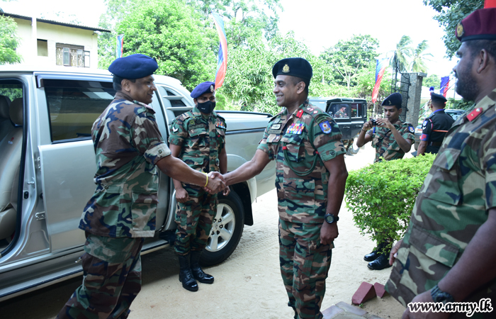 Mullaittivu Commander Calls at 682 Brigade