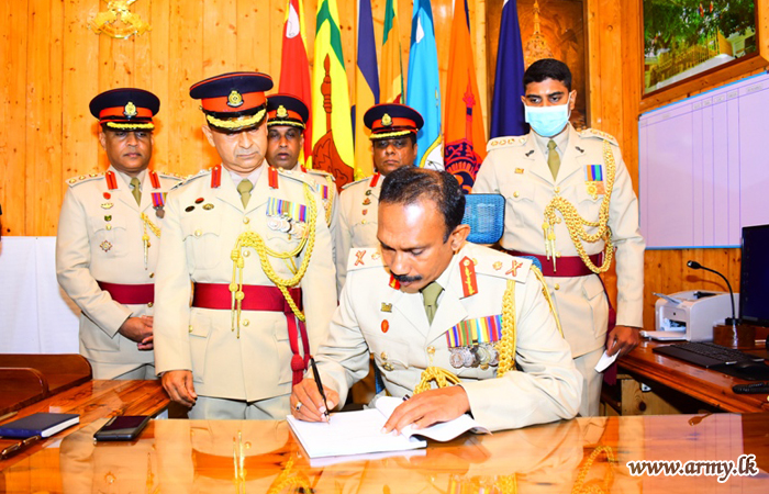 புதிய கிழக்கு பாதுகாப்பு படைத் தளபதி உத்தியோகபூர்வமாக பதவியேற்பு