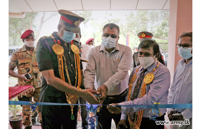 தெல்லிப்பலையில் நோயாளர்களுக்காக படையினரால் நிர்மாணிக்கப்பட்ட  புதிய  கட்டிடம் திறந்து வைப்பு 