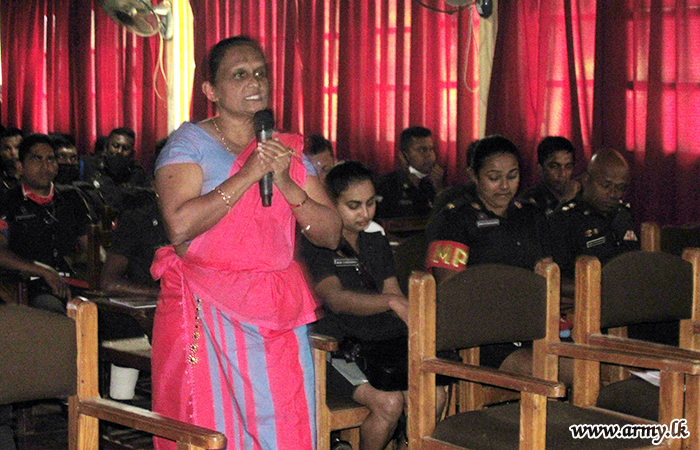 Troops at Diyatalawa SLAVF Training School Learn about Challenges in Life