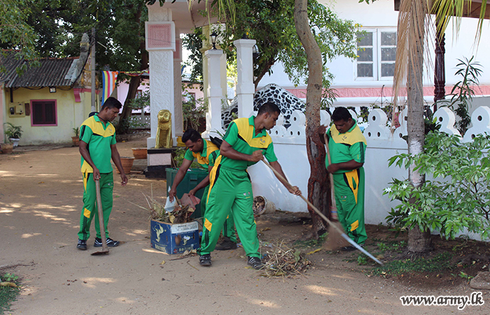 221 Brigade Troops Clean Mosquito Breeding Places
