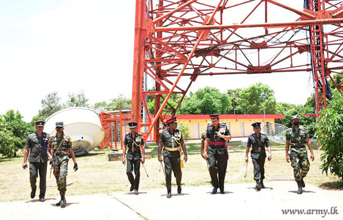 KLN Commander Visits Two Units in Kilinochchi 