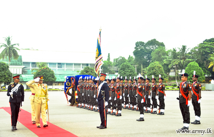 නුදුරේදී යුද්ධ හමුදා දිවියෙන් නික්මයන මේජර් ජෙනරාල් ජයන්ත ගුණරත්න වෙත ශ්‍රී ලංකා පාබල හමුදා රෙජිමේන්තුවේ ගෞරවාචාර පිරිනැමෙයි